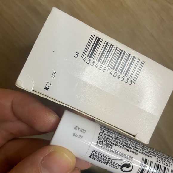 Set 2 La Roche-Posay Lipikar Surgras Bar Soap & Nutritic Lips - Picture 4 of 4